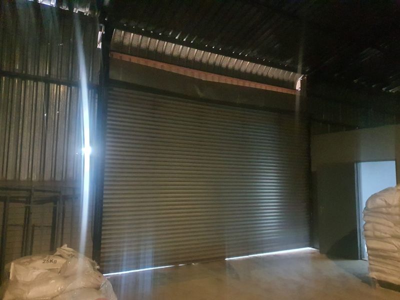 225m2 Warehouse TO LET in Clayville - Photo 7