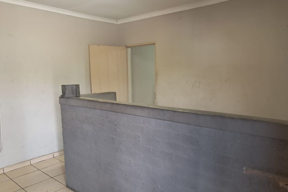 225m2 Warehouse TO LET in Clayville - Photo 3