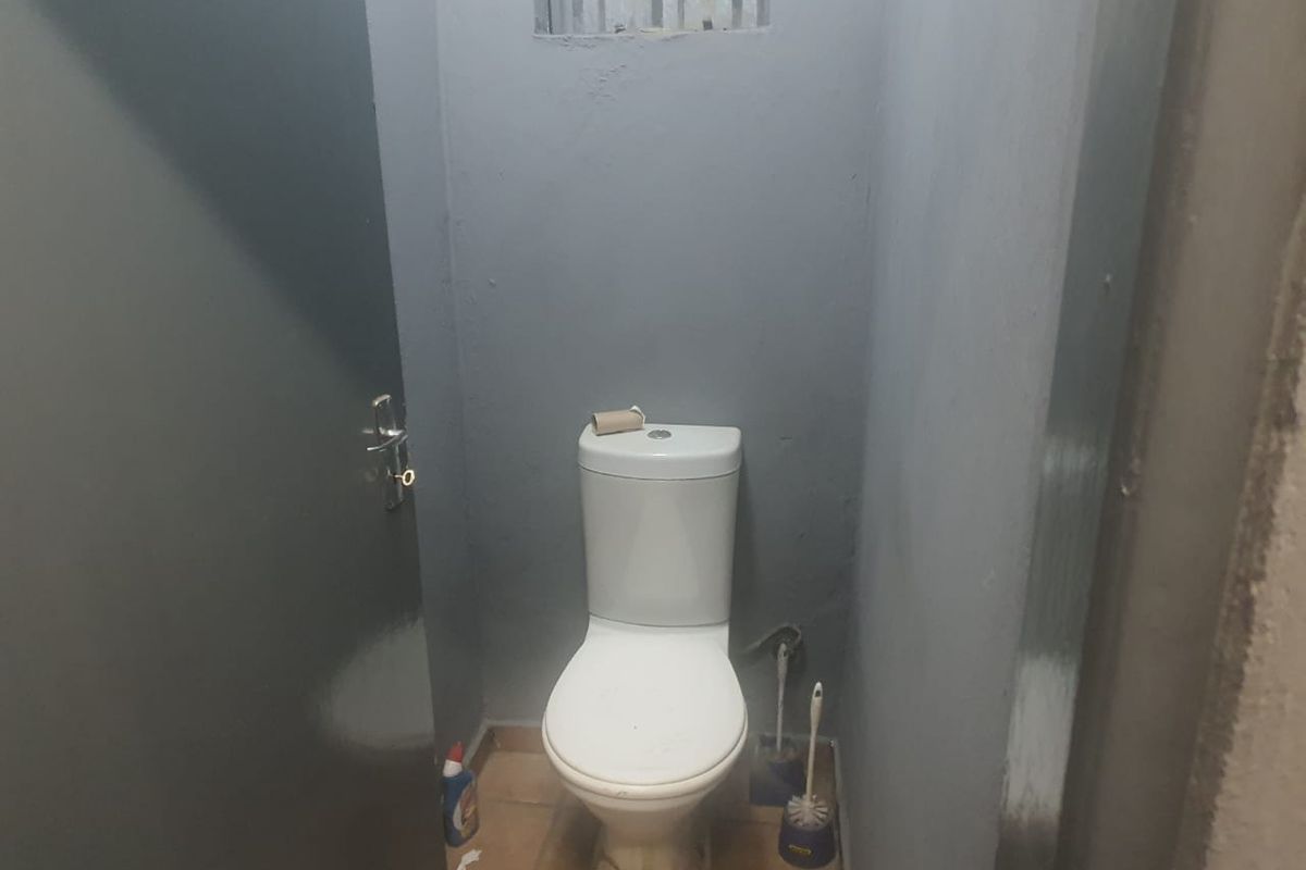 225m2 Warehouse TO LET in Clayville - Photo 4