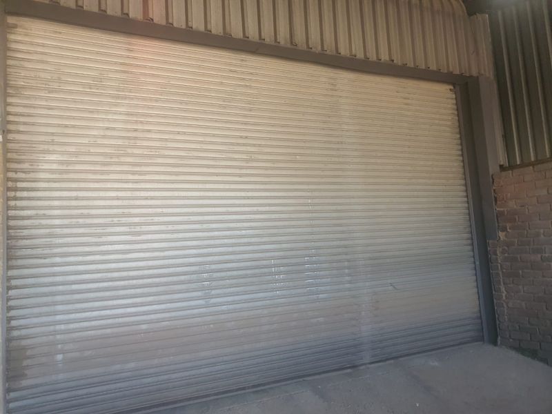 225m2 Warehouse TO LET in Clayville - Photo 2
