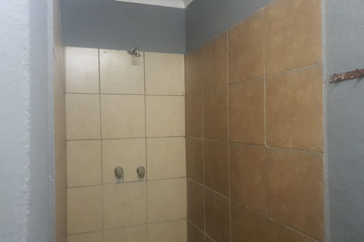 225m2 Warehouse TO LET in Clayville - Photo 5