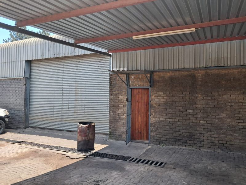 225m2 Warehouse TO LET in Clayville - Photo 9
