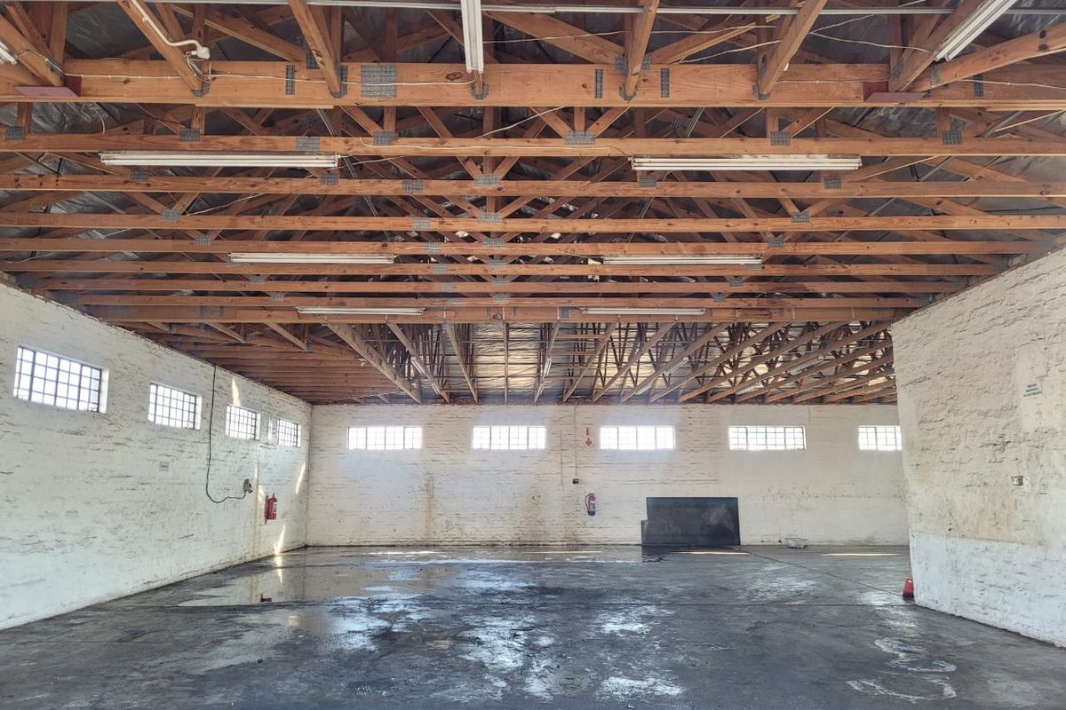 800m2  80 Amp Factory TO LET in Clayville - NO LOADSHEDDING - Photo 3