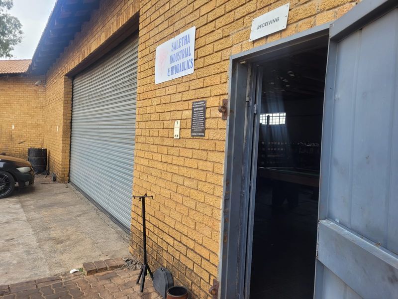 800m2  80 Amp Factory TO LET in Clayville - NO LOADSHEDDING - Photo 4
