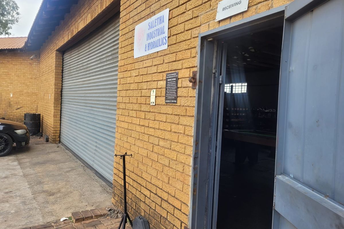 800m2  80 Amp Factory TO LET in Clayville - NO LOADSHEDDING - Photo 4