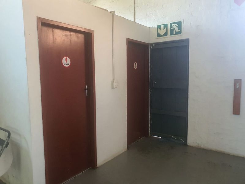 800m2  80 Amp Factory TO LET in Clayville - NO LOADSHEDDING - Photo 9