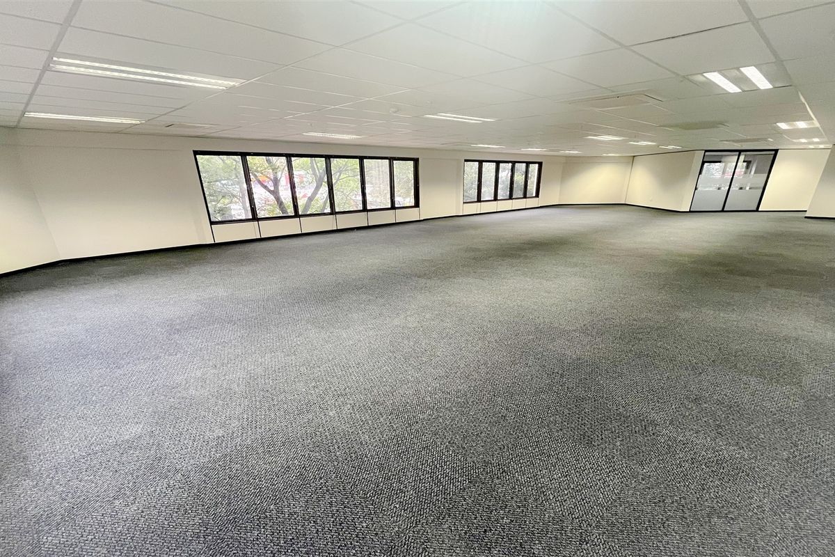 Office space to let in Parktown - Photo 5