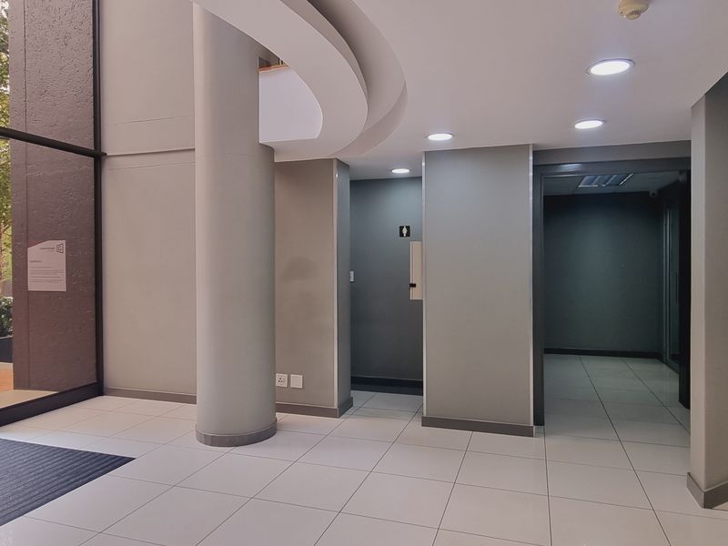 Office space to let in The Woodlands Office Park - Photo 2