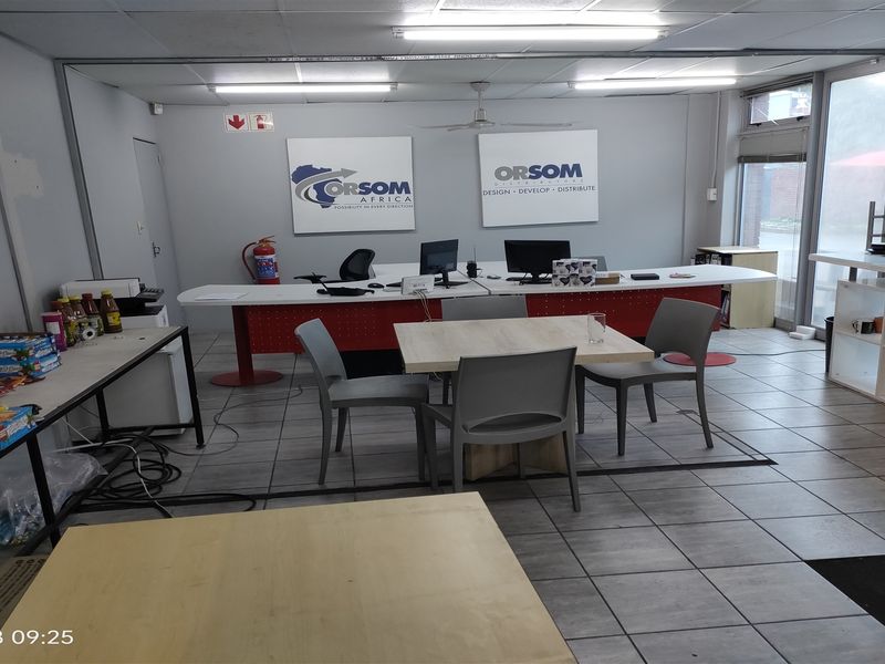 498m2  Warehouse  - TO LEASE - Photo 2