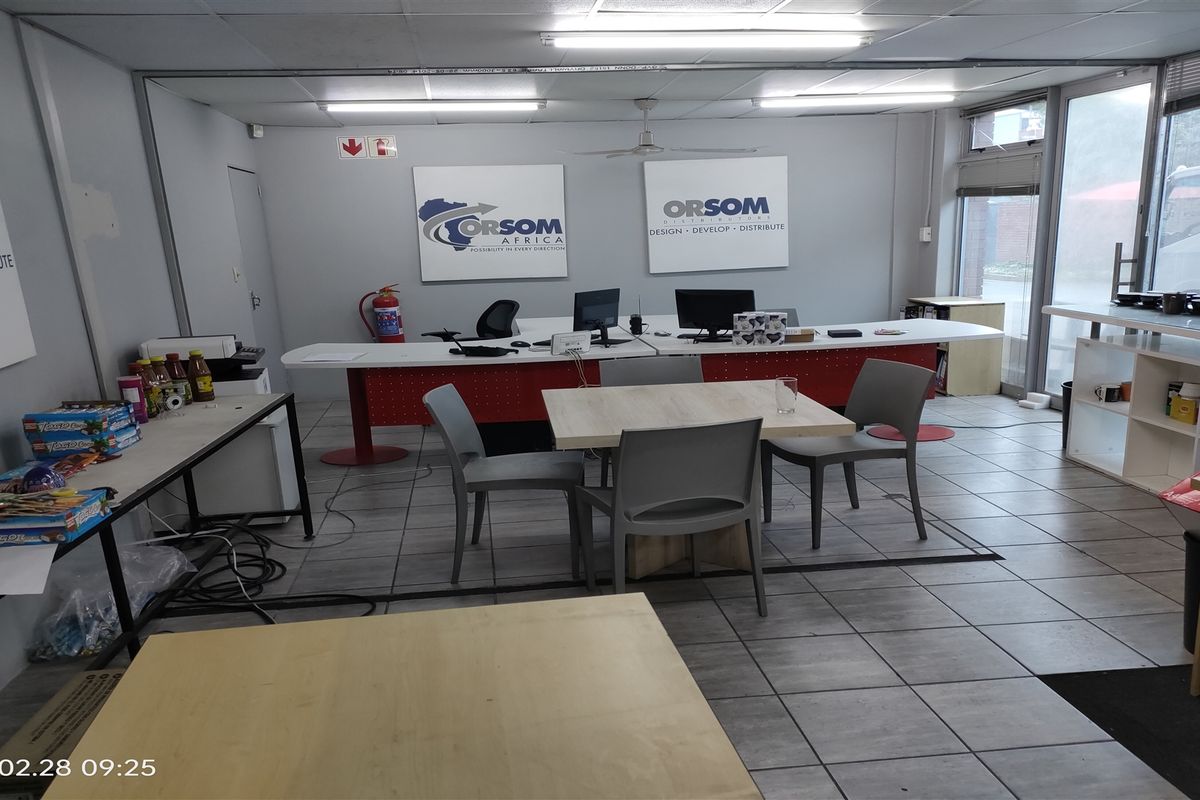 498m2  Warehouse  - TO LEASE - Photo 2