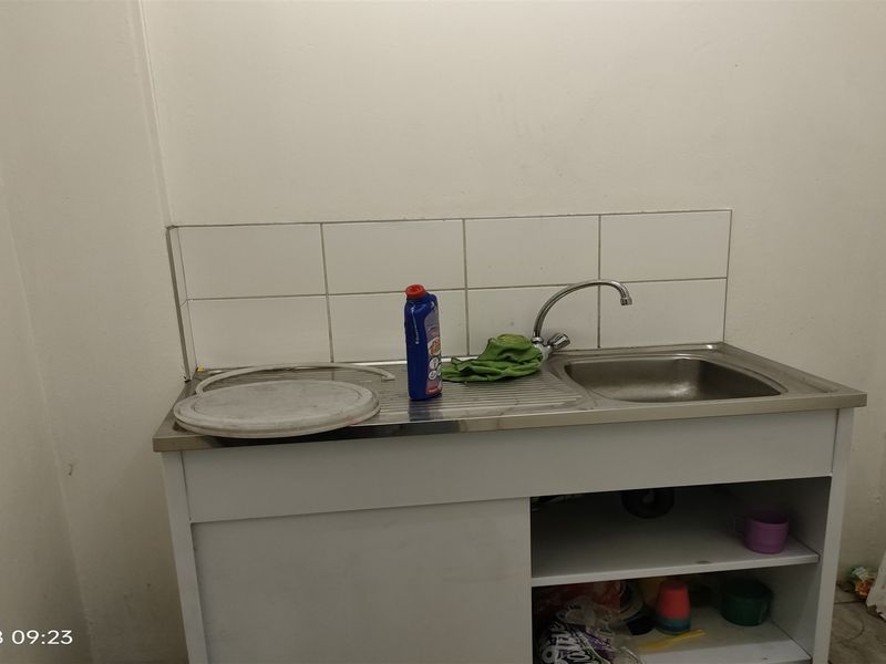 498m2  Warehouse  - TO LEASE - Photo 8