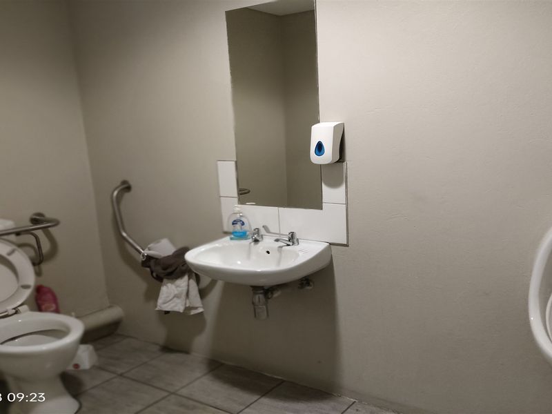 498m2  Warehouse  - TO LEASE - Photo 7