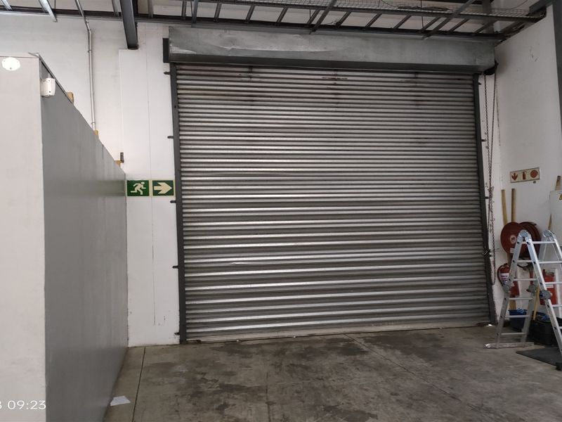 498m2  Warehouse  - TO LEASE - Photo 4