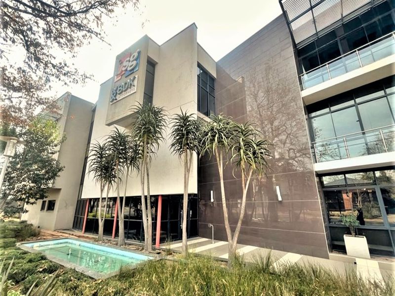 Office space to let in Rosebank - Photo 2
