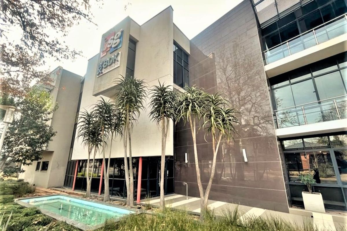 Office space to let in Rosebank - Photo 2