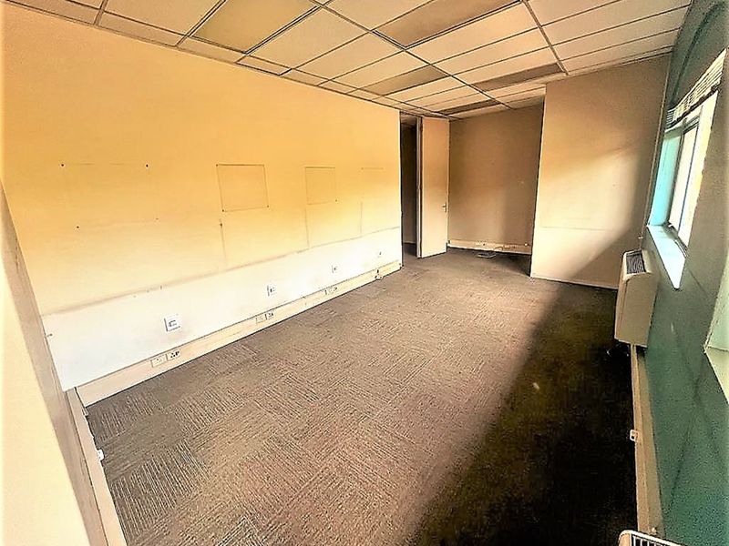 Office space to let in Parktown - Photo 5