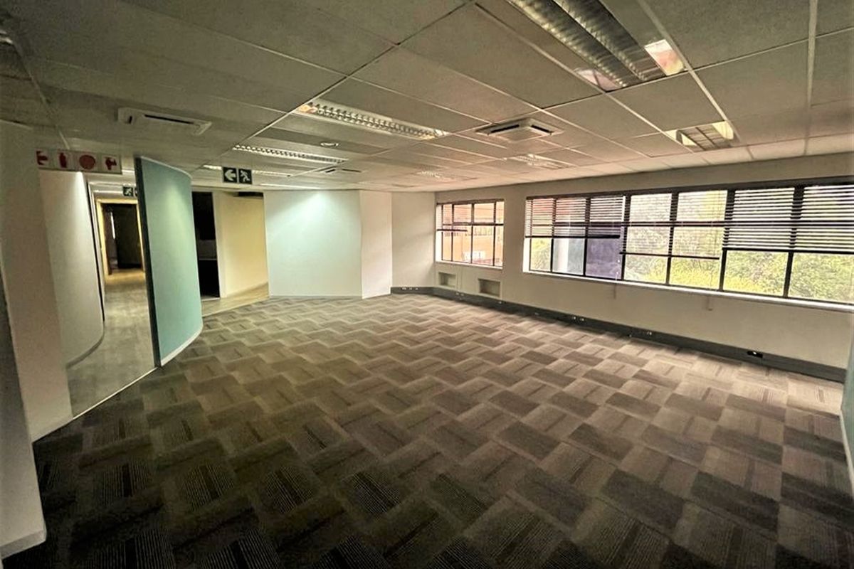 Office space to let in Parktown - Photo 2