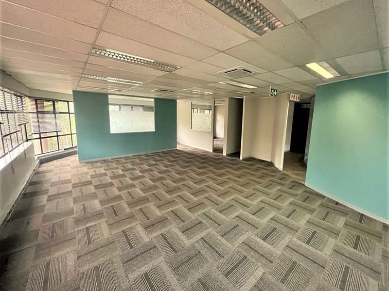 Office space to let in Parktown - Photo 4