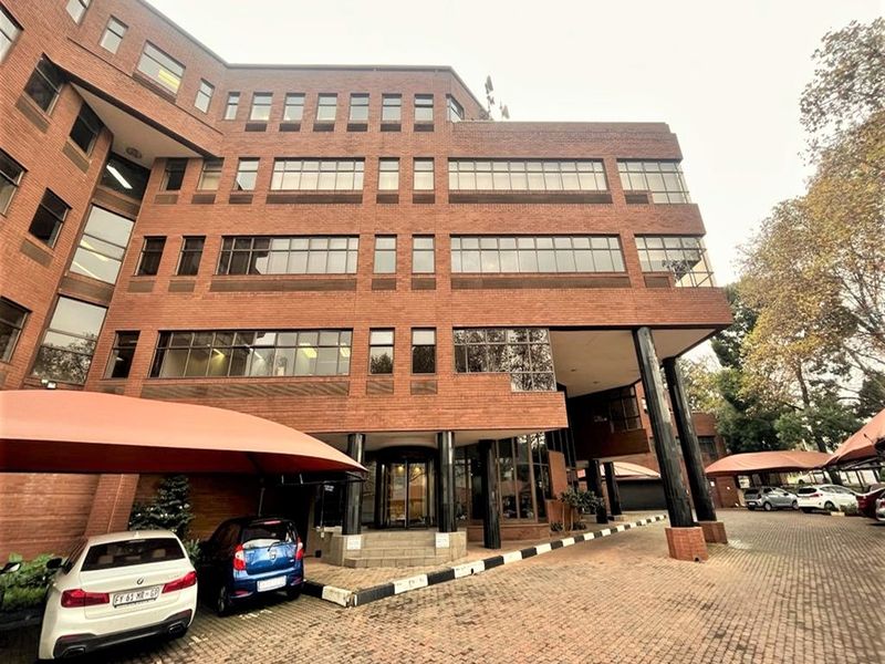 Office space to let in Parktown - Photo 9
