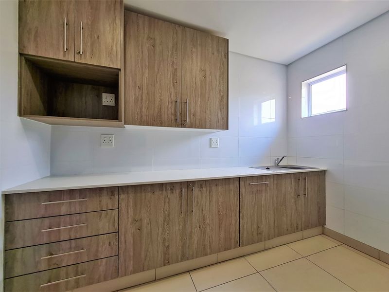 365m2 Open Plan Office to Let in Waterford Office Park - Photo 10