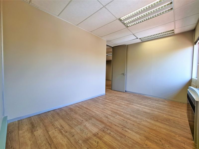 365m2 Open Plan Office to Let in Waterford Office Park - Photo 9