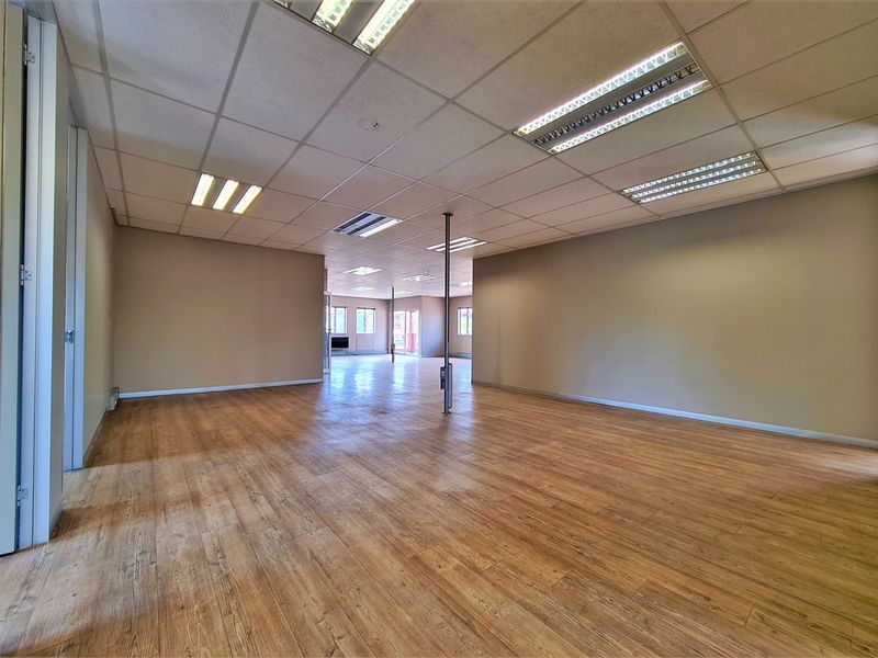 365m2 Open Plan Office to Let in Waterford Office Park - Photo 5