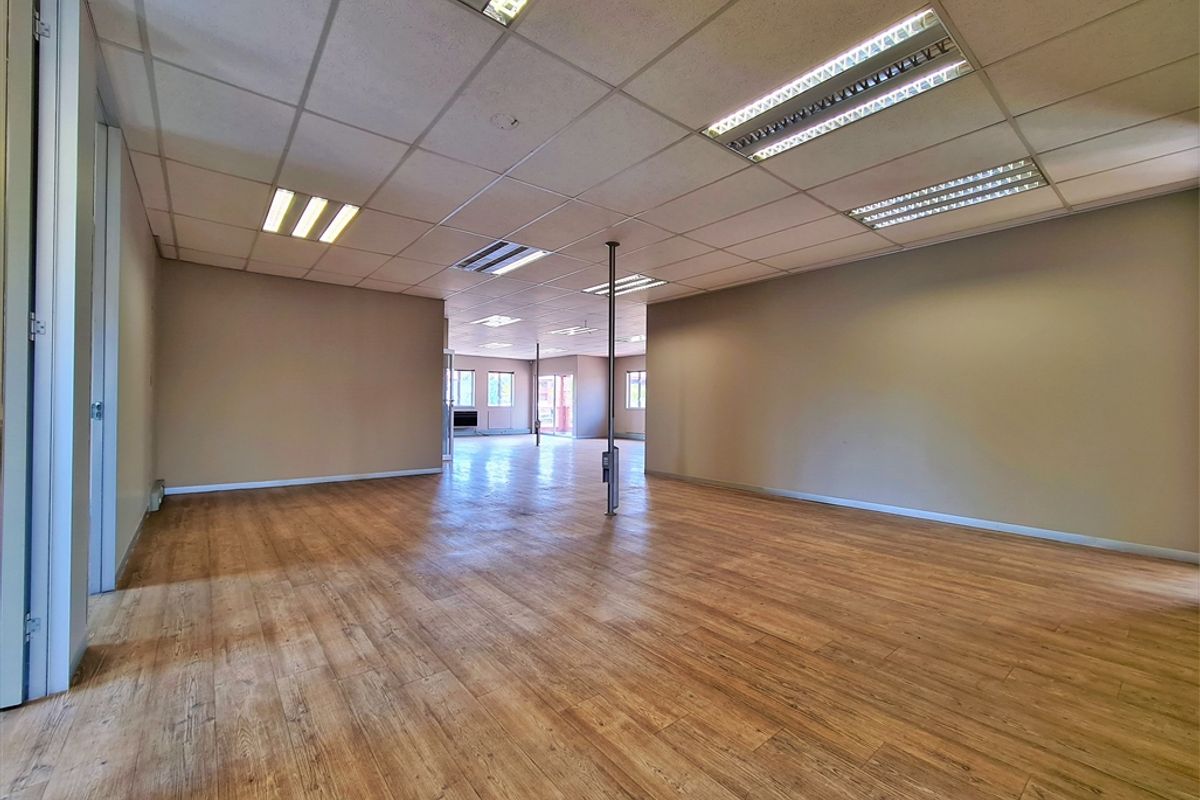 365m2 Open Plan Office to Let in Waterford Office Park - Photo 5