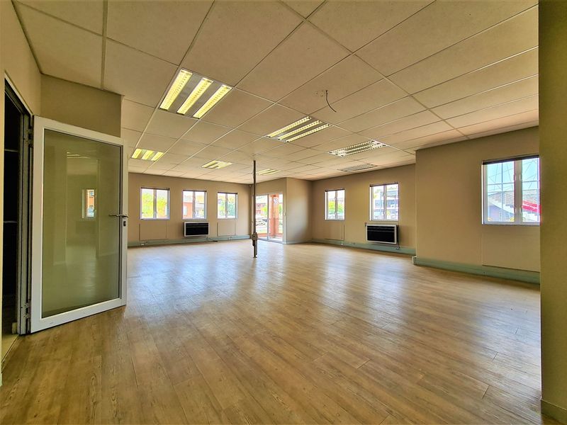 365m2 Open Plan Office to Let in Waterford Office Park - Photo 4