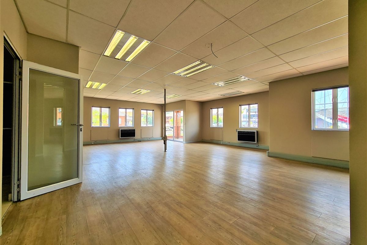 365m2 Open Plan Office to Let in Waterford Office Park - Photo 4