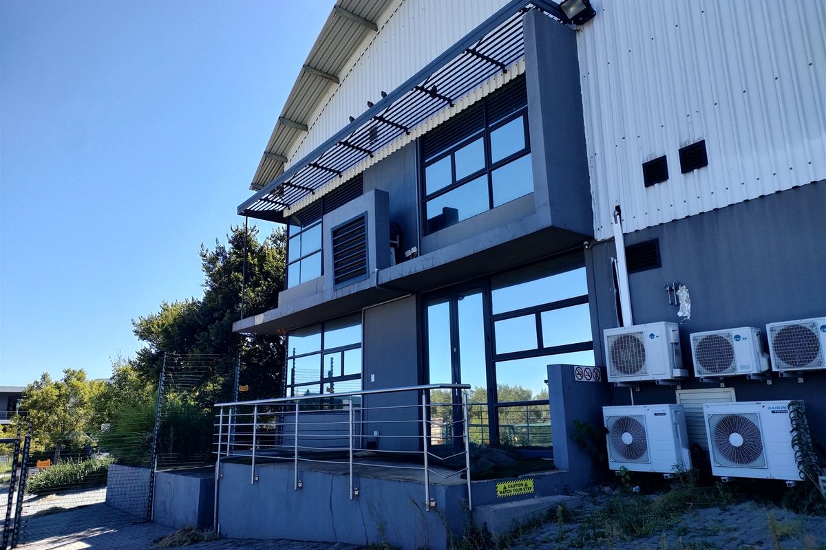 1822m2 warehouse  - FOR SALE - Photo 2