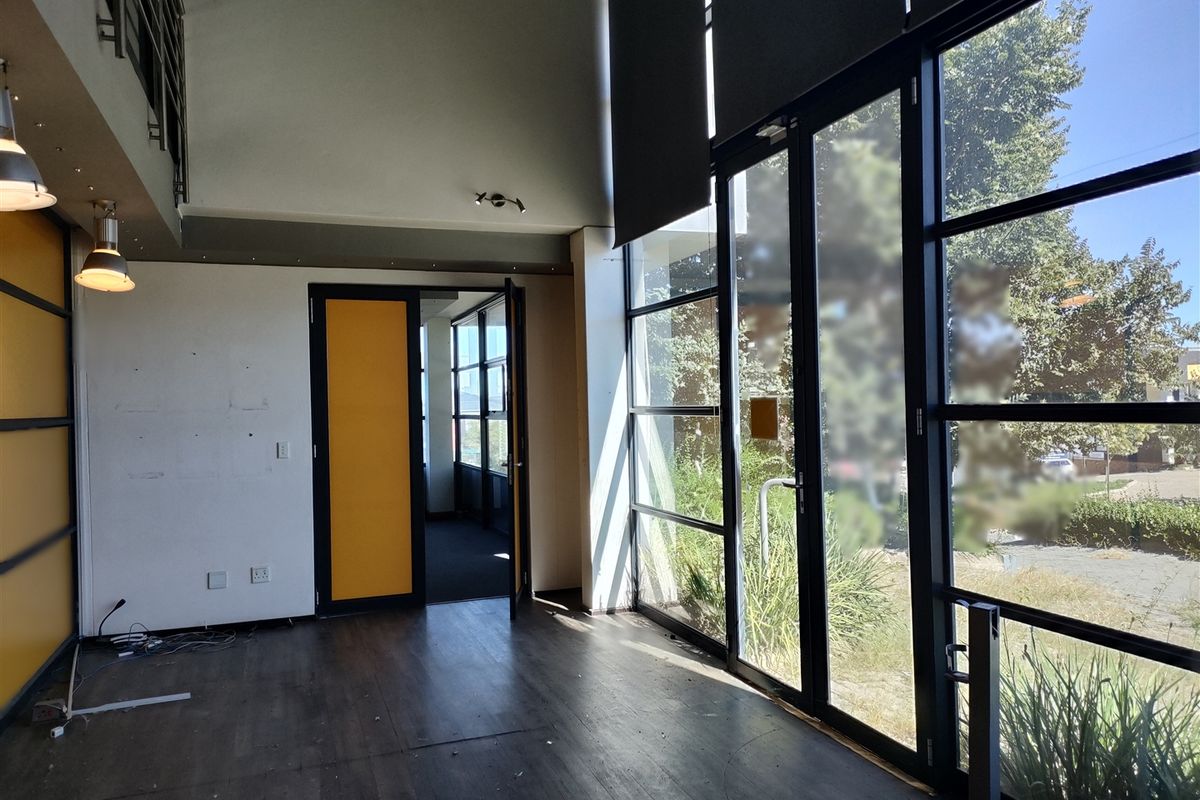 1822m2 warehouse  - FOR SALE - Photo 3