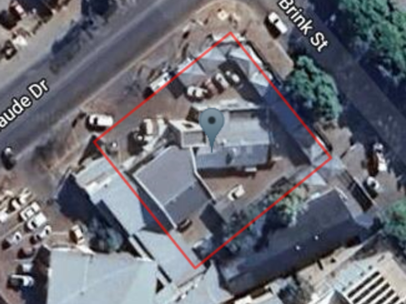 Prime Commercial Investment Opportunity: Four Retail Spaces on a bustling street! - Photo 7