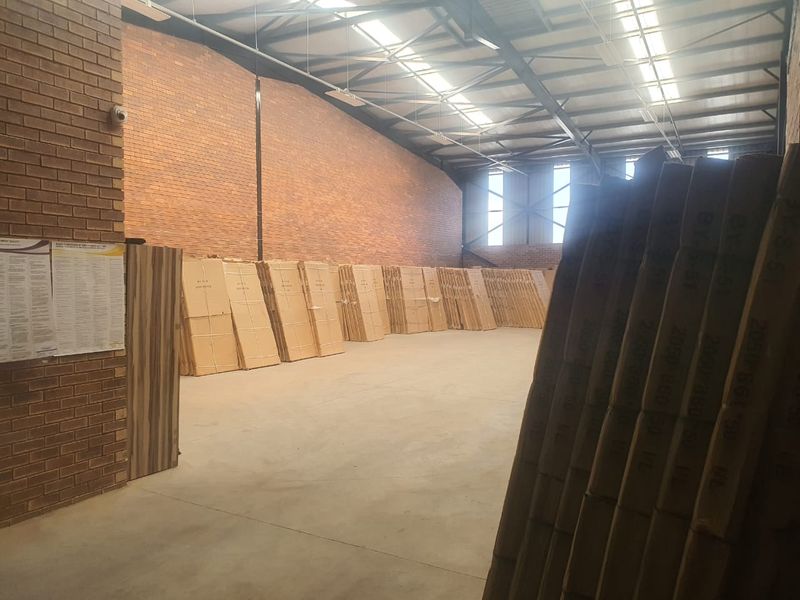340m2 Warehouse TO LET in Clayville - Photo 9