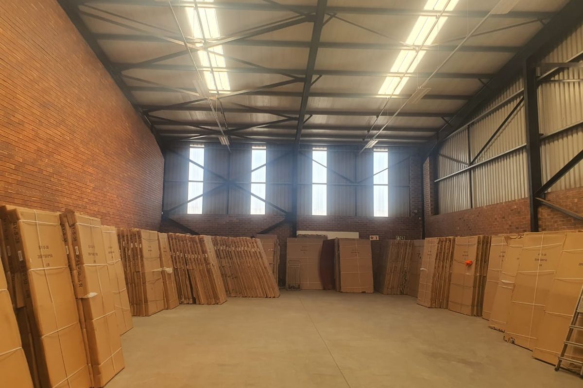 340m2 Warehouse TO LET in Clayville - Photo 4