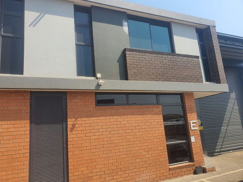 340m2 Warehouse TO LET in Clayville - Photo 3