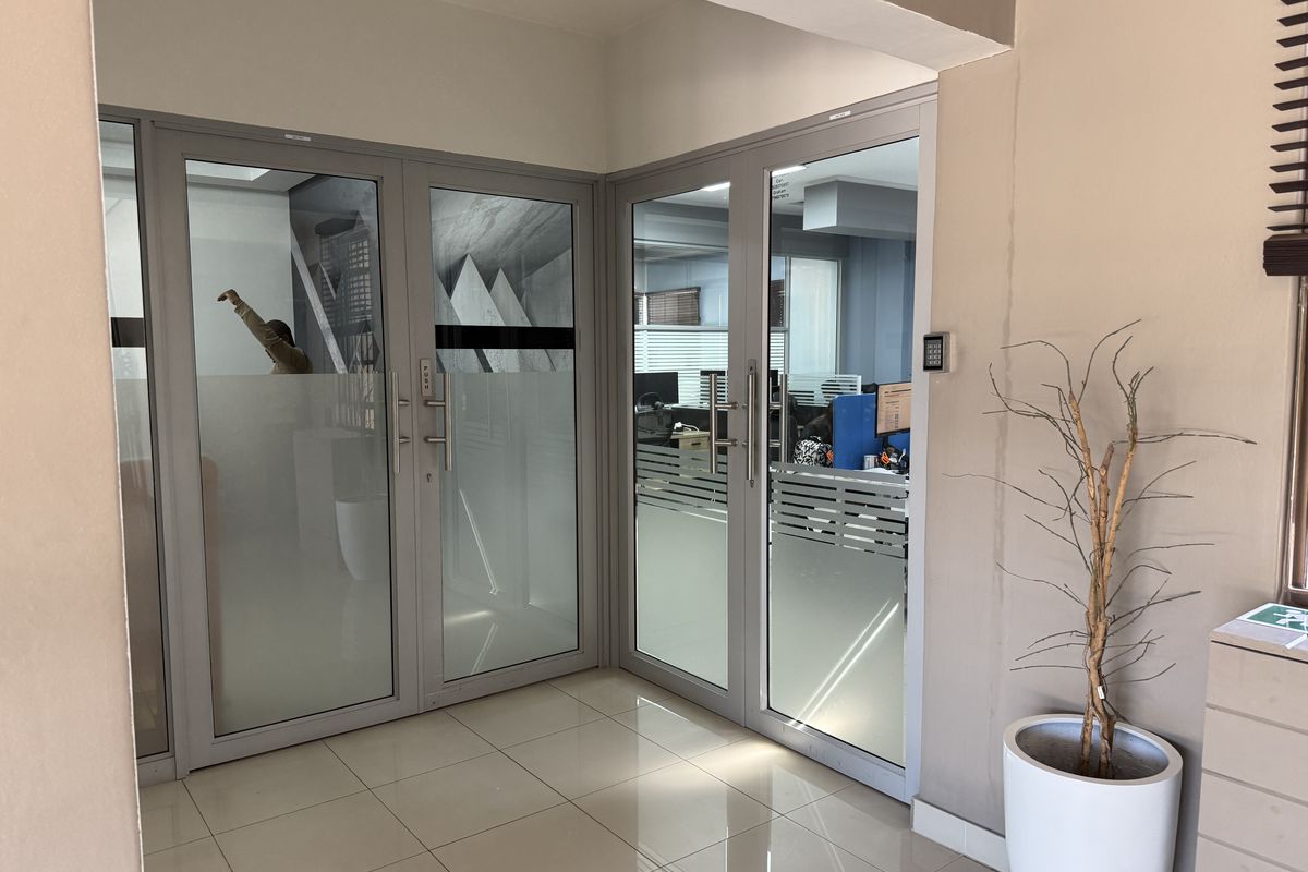 Ground Floor offices to rent - Photo 3