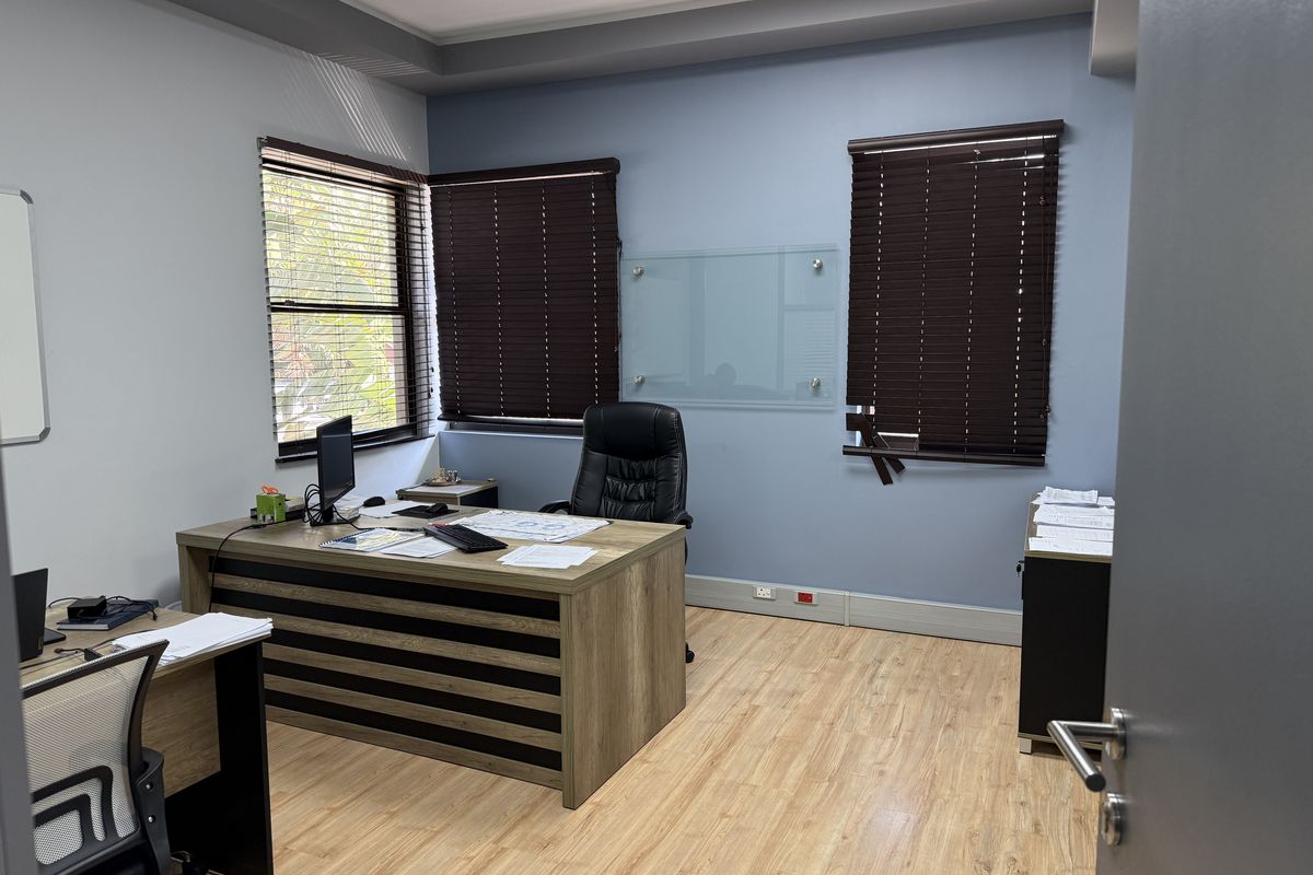 Ground Floor offices to rent - Photo 4