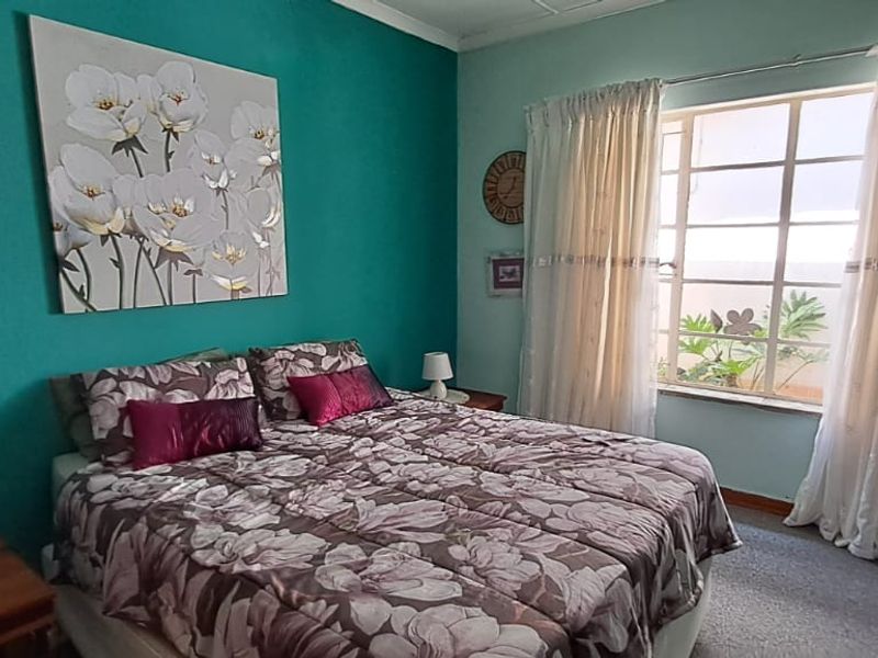 Your Slice of Paradise! 8.56 Ha Plot Adjacent to Town, Boasting Superior Water Access - Photo 10