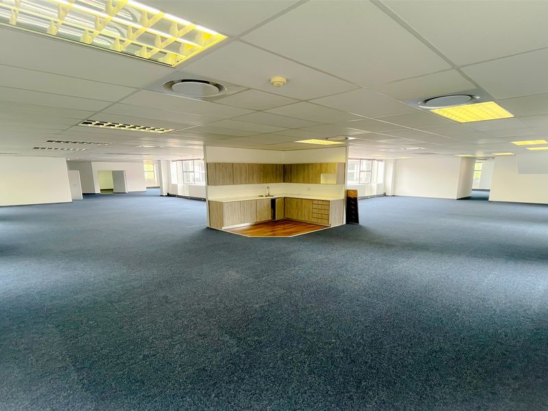 Office space to let in Parktown - Photo 8