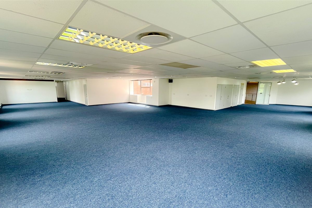 Office space to let in Parktown - Photo 4