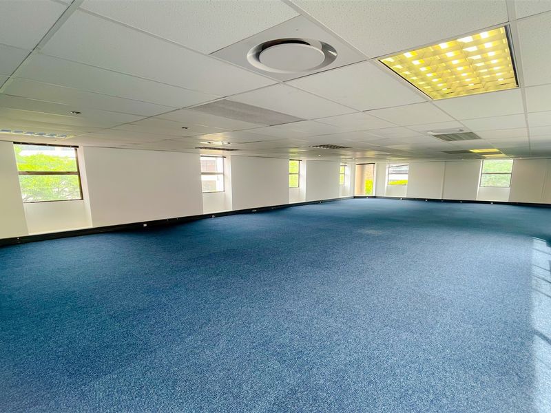 Office space to let in Parktown - Photo 5