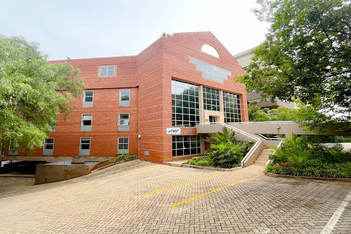 Office space to let in Parktown - Photo 2