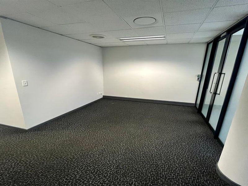 Office space to let - Photo 9