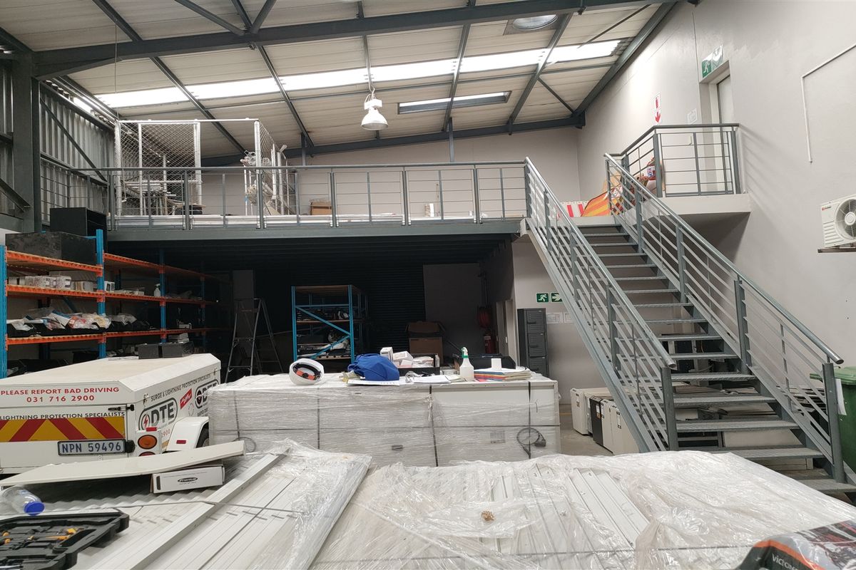 450m2  Warehouse  - TO LEASE - Photo 4