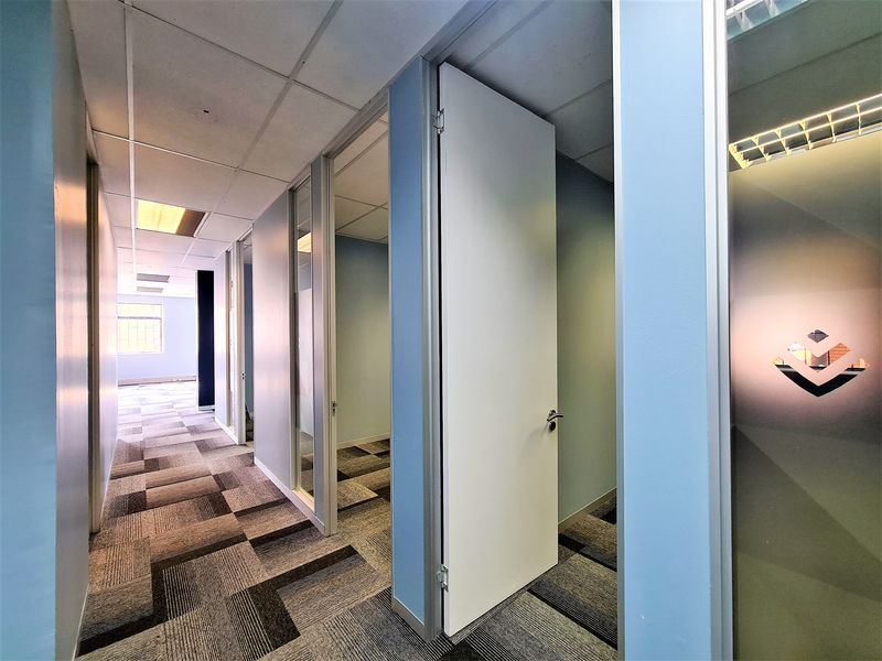 309m2 Office to Let in Constantia Kloof - Photo 10