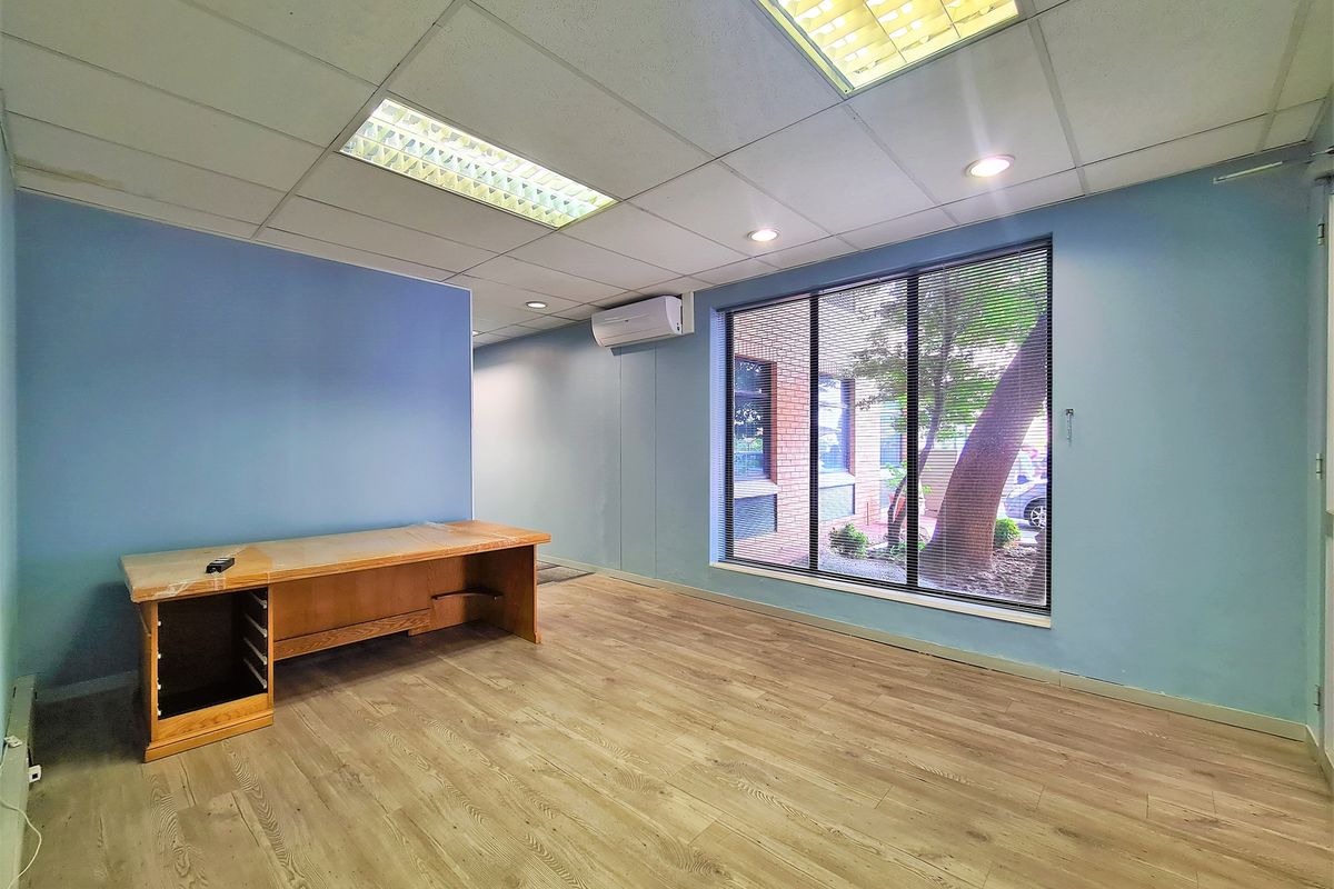 309m2 Office to Let in Constantia Kloof - Photo 5
