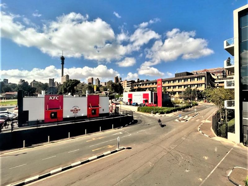 433m2 office space to let in Parktown - Photo 7