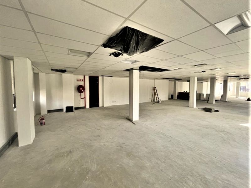 433m2 office space to let in Parktown - Photo 6