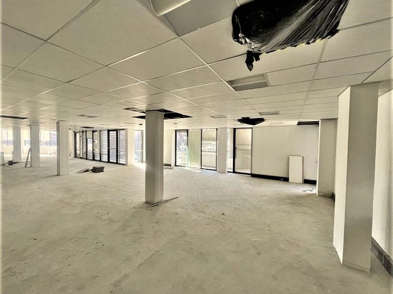 433m2 office space to let in Parktown - Photo 8