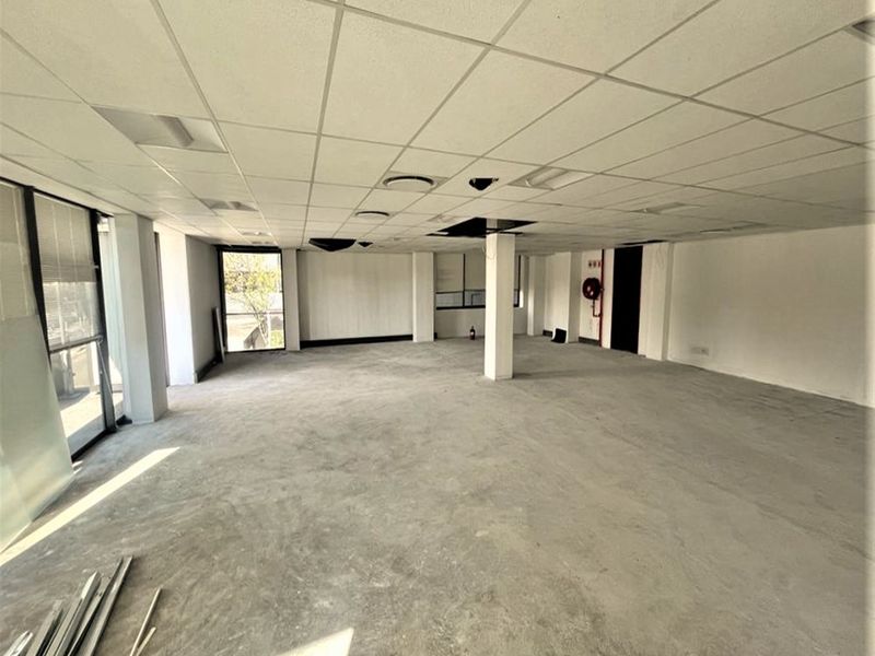 433m2 office space to let in Parktown - Photo 4